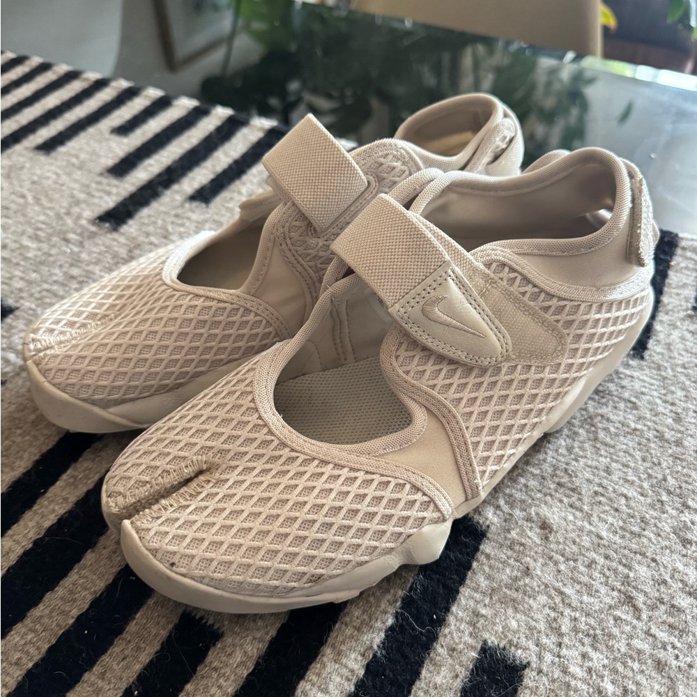 Womens Nike Air Rift Cream Mesh Tabi Sneakers W9
